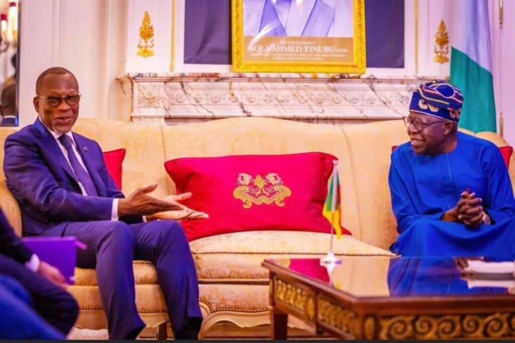 Patrice Talon échange avec Bola Tinubu à Paris