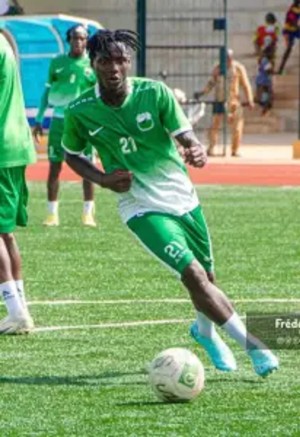 Prince Ricardo Dossou, milieu offensif d'ASVO