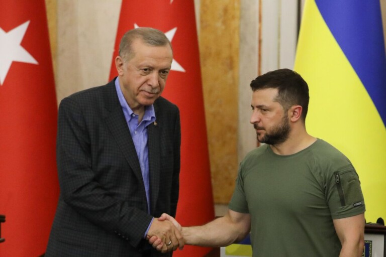 Guerre en Ukraine: une rencontre entre Zelensky et Erdogan, ce vendredi Guerre en Ukraine: une rencontre entre Zelensky et Erdogan, ce vendredi