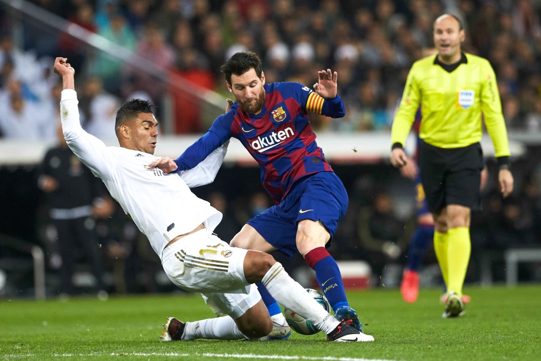 Casemiro et Messi lors d'un clasico Real Madrid-Barça