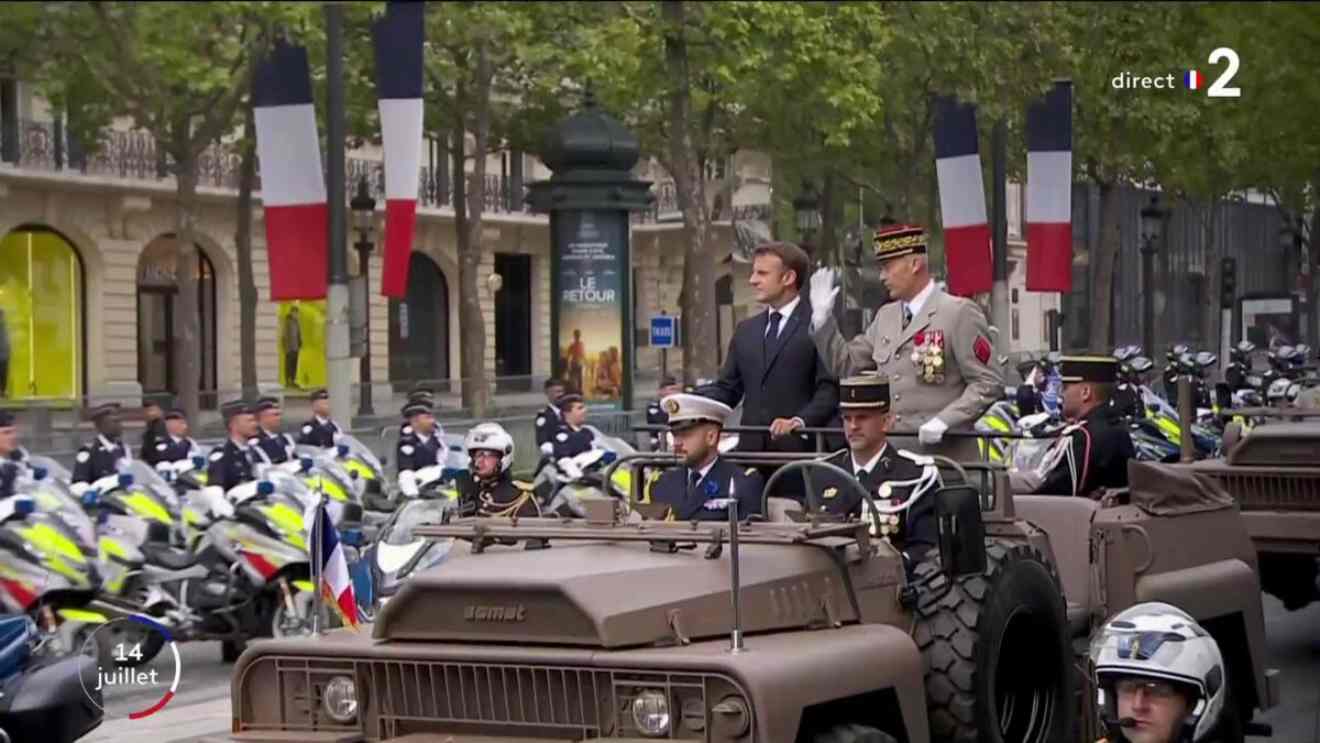 Emmanuel Macron sévèrement hué au Défilé du 14 juillet Crédits photos Capture d'écran France 2
