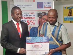 Remise de cadeau au 30 000ème client de CBI Bénin
