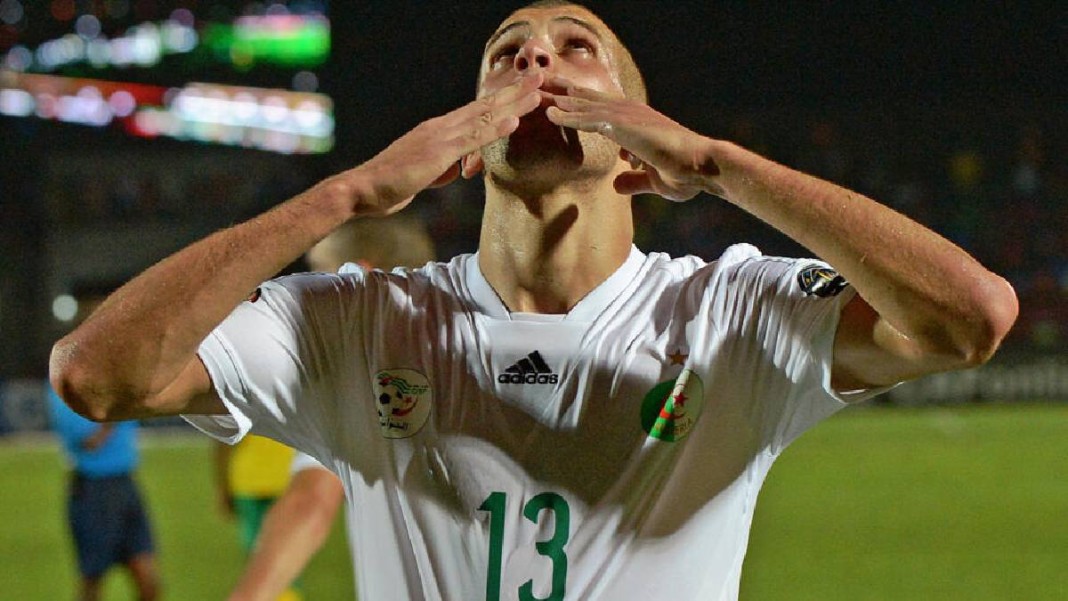 Islam Slimani avec le maillot de l'Algérie (1)