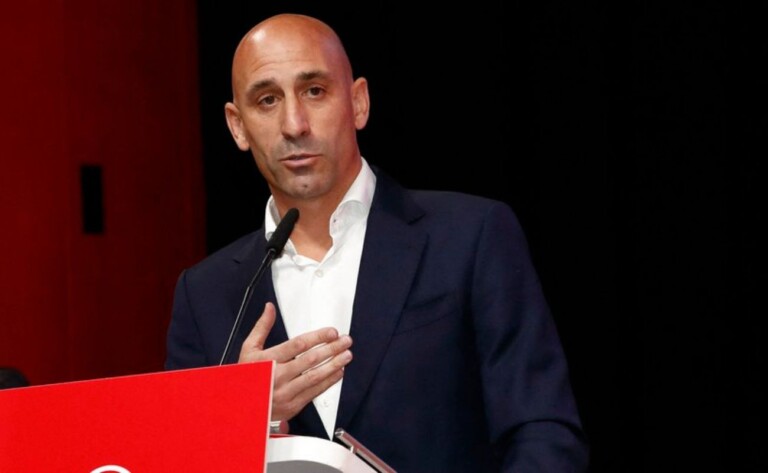 Baiser forcé: 2 ans et demi de prison requis contre Luis Rubiales Baiser forcé: 2 ans et demi de prison requis contre Luis Rubiales