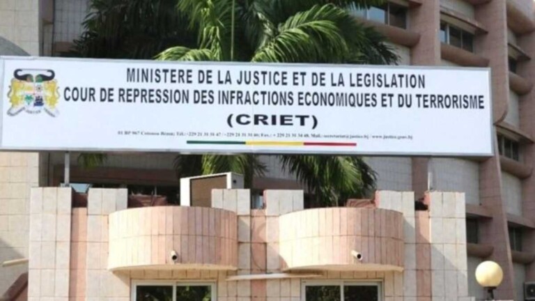 Bénin-CRIET: un policier nigérian condamné à  02 ans de prison ferme dans une affaire de faux passeports
