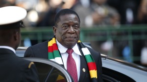 Le président du Zimbabwe Emmerson Mnangagwa