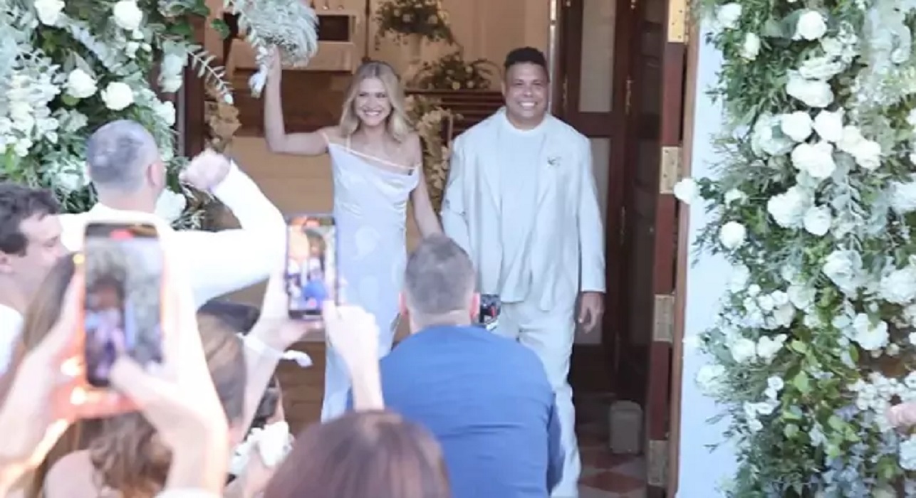 La légende brésilienne Ronaldo se marie pour la troisième fois avec sa petite amie mannequin Celina Locks