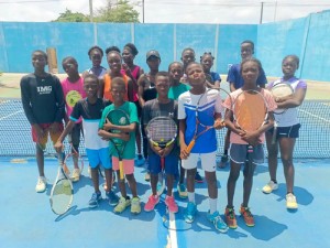 Des joueurs béninois de tennis