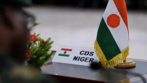 Un badge du chef d'état-major de la défense du Niger lors de la réunion de la CEDEAO Ã  Accra, au Ghana, 17 août 2023. REUTERS - FRANCIS KOKOROKO