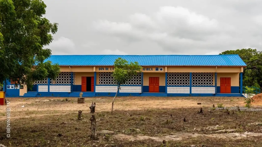 La Fondation Moov Africa Bénin fait don de module de classes et kits scolaires Ã  l'EPP Otcha de Dassa