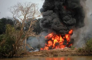 Explosion dans une raffinerie illégale de pétrole dans le sud-est du Nigeria