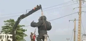 La statue gorille retirée du carrefour Kpota