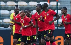 Des joueurs du Mozambique célèbrent leur but