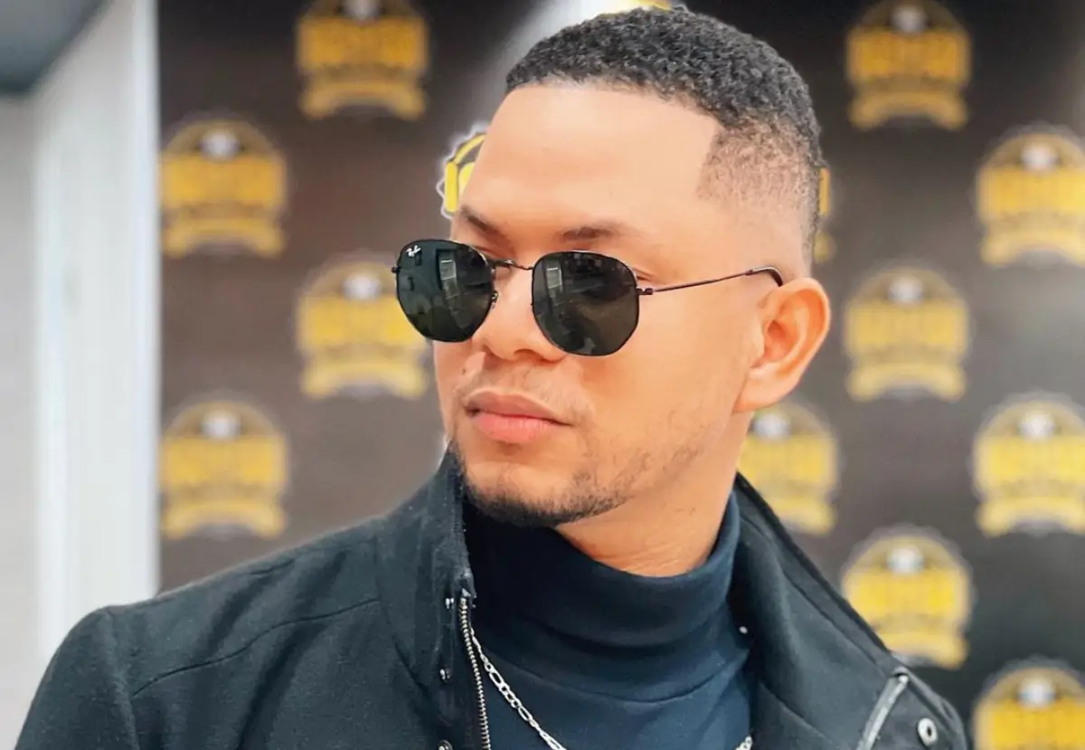 Pedro Henrique était un célèbre chanteur de gospel brésilien âgé de 30 ans. Il s'est effondré sur scène alors qu'il était en pleine représentation et est décédé.