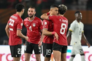 Des joueurs égyptiens célèbrent leur but