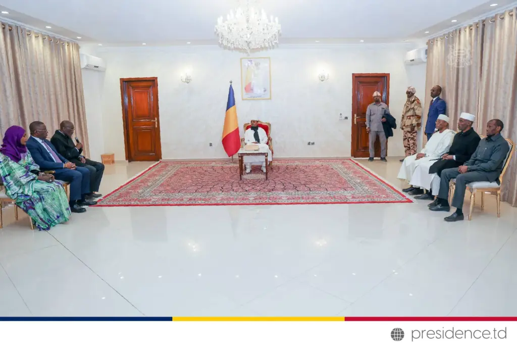 Les membres du Conseil Constitutionnel et le président Mahamat Idriss Deby Itno @ Présidence Tchad