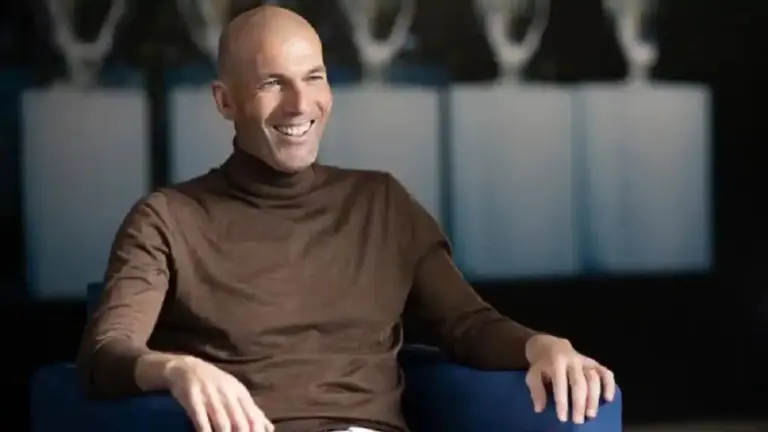 Real Madrid: Zinedine Zidane dévoile son plus beau but avec les Madrilènes Real Madrid: Zinedine Zidane dévoile son plus beau but avec les Madrilènes