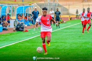 L'attaquant béninois de Coton FC Romaric Amoussou lors d'un match avec son équipe