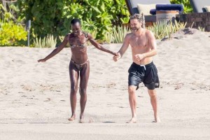 Passionné baiser de Joshua Jackson et Lupita Nyong’o