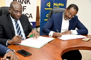 Serge SOGLO, Directeur Général MTN Mobile Money S.A et le Directeur Général de la BOA Bénin, Abdel Mumin ZAMPALEGRE