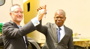 Coopération militaire : Les États-Unis font don de 04 camions de transport de carburant au Bénin