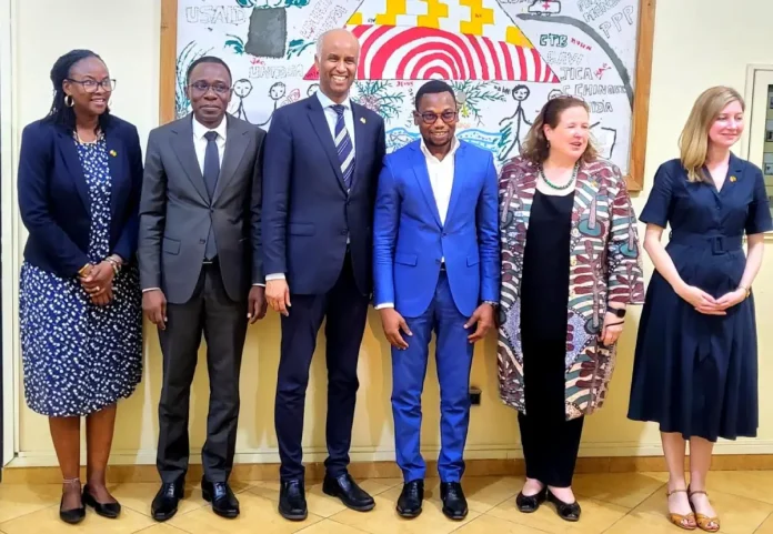 L'Honorable Ahmed HUSSEN, Ministre du Développement International du Canada et le Ministre de la Santé béninois, le Professeur Benjamin HOUNKPATIN