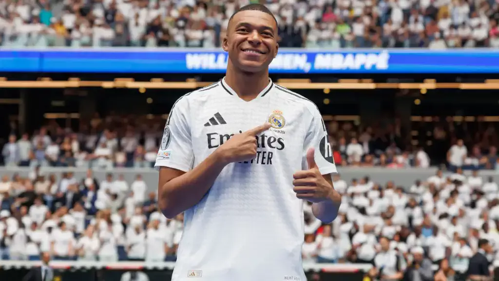 Kylian Mbappé sous le maillot du Real Madrid @realmadrid