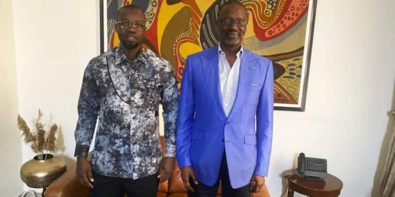 Sénégal : Tidjane Thiam reçu par Ousmane Sonko à Dakar Sénégal : Tidjane Thiam reçu par Ousmane Sonko à Dakar