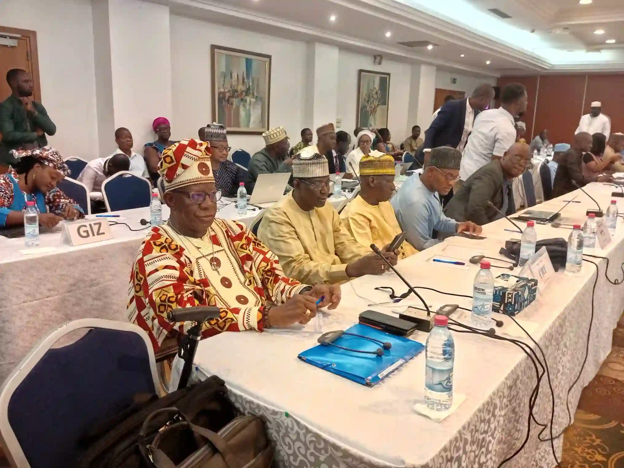 Photo des délégués des neuf pays membres (Bénin, Burkina Faso, Côte d'Ivoire, Tchad, Mali, Cameroun, Nigeria, Niger et Guinée) de l'Autorité du Bassin du Niger