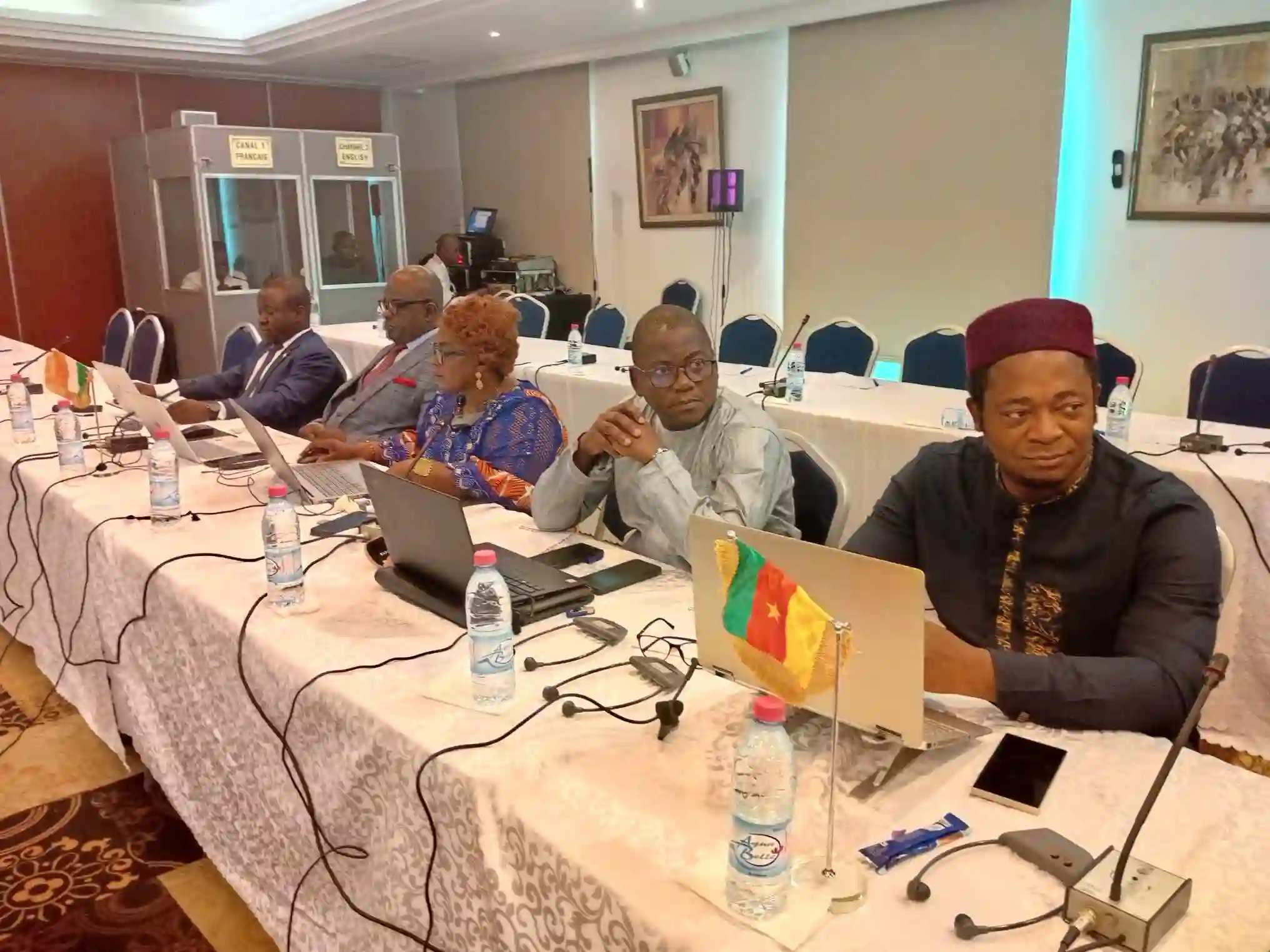 Photo des délégués des neuf pays membres (Bénin, Burkina Faso, Côte d'Ivoire, Tchad, Mali, Cameroun, Nigeria, Niger et Guinée) de l'Autorité du Bassin du Niger