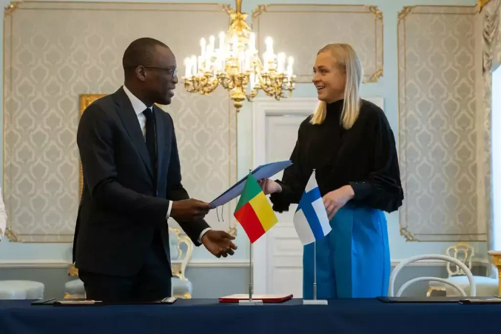 Olushegun Adjadi BAKARI et Elina VALTONEN,@: gouvernement du Bénin