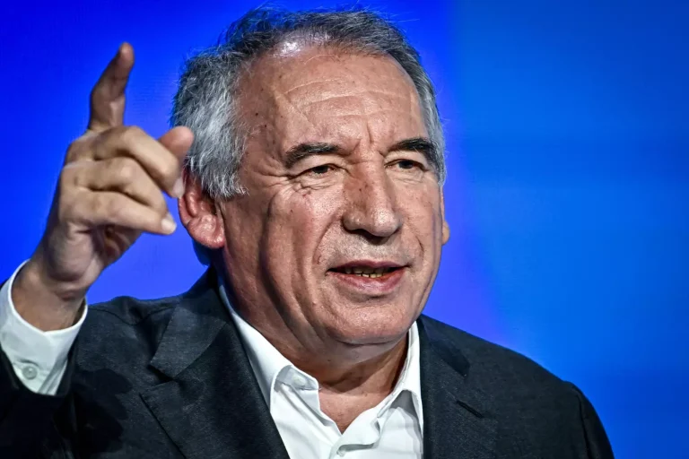 France: François Bayrou dévoile un gouvernement éclectique et controversé