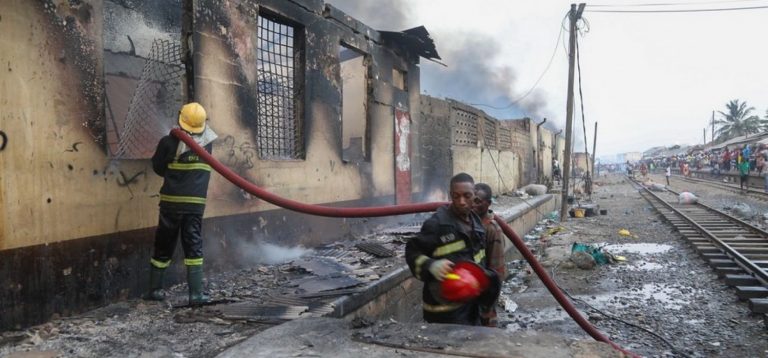 Ghana : le marché de Kantamanto réduit en cendres, des milliers de commerçants touchés