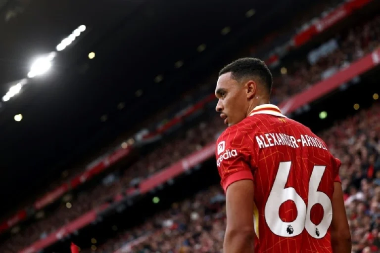 Officiel: Trent Alexander-Arnold signe au Real Madrid Officiel: Trent Alexander-Arnold signe au Real Madrid