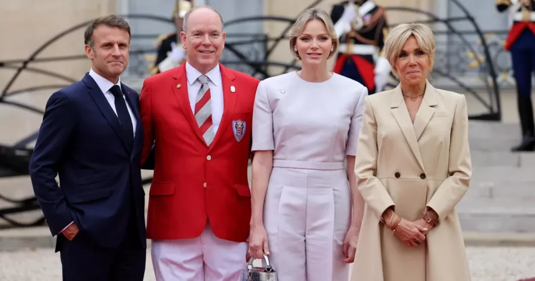 Albert et Charlene de Monaco aux côtés de Emmanuel et Brigitte Macron