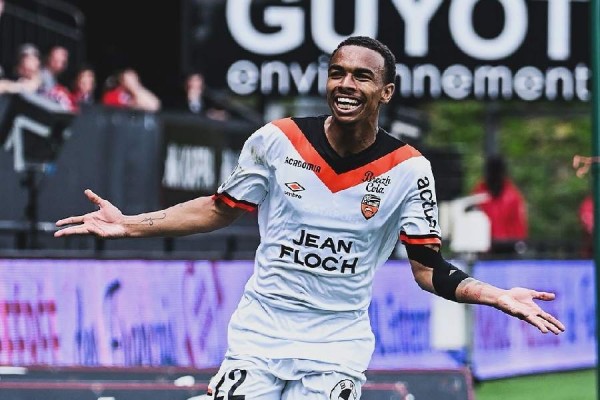 Le jeune prodige du FC Lorient, Eli Junior Kroupi,