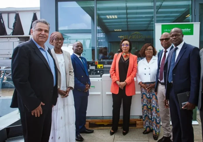 Côte d'Ivoire : Schneider Electric offre 10 tableaux RM6 IPI motorisés à la CIE