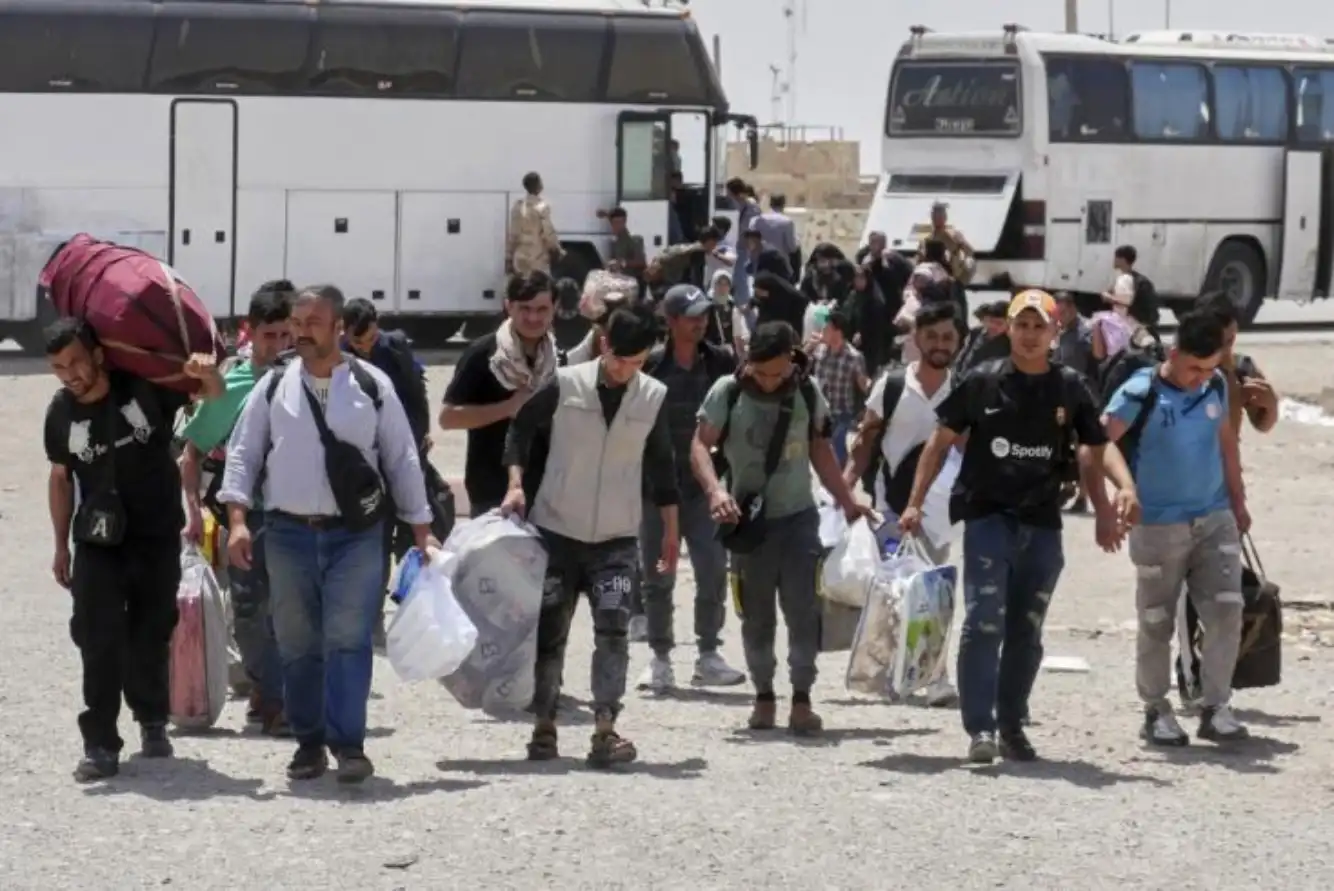 Des réfugiés afghans, revenus après avoir fui l’Iran, dans la province de Herat, en Afghanistan, le 20 juin 2025. Image d’illustration. AP/ Omid Haqjoo.