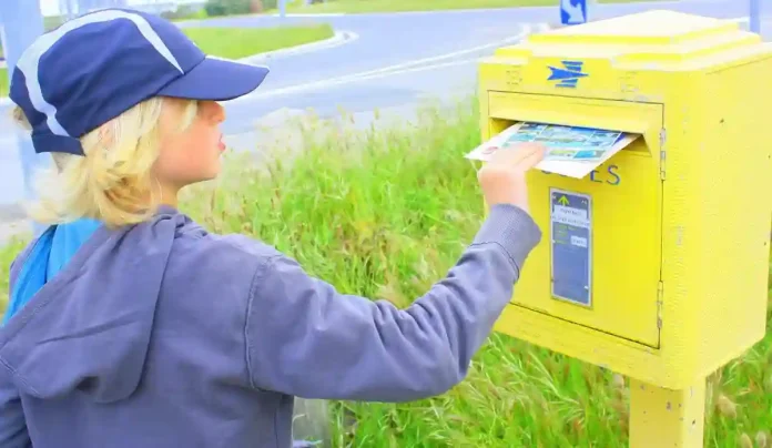 Hausse des tarifs de la poste © Adobe