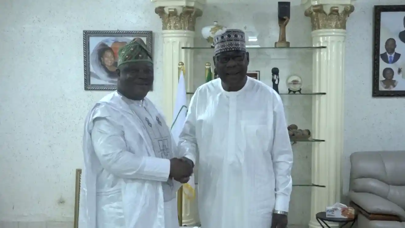 Dr Prophete Lucien Kinninnon et Boni Yayi