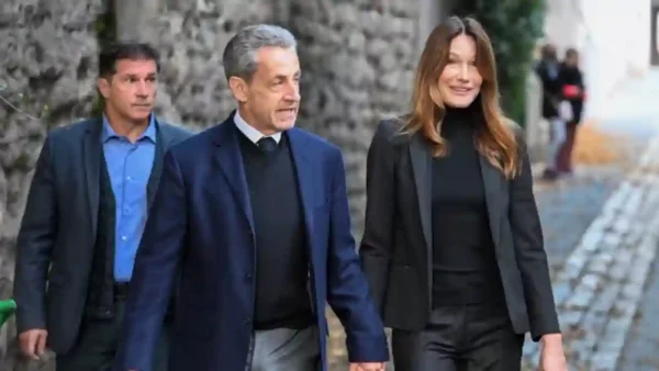 Nicolas Sarkozyet Carla Bruni avant son entrée en prison @ Agence / Bestimage