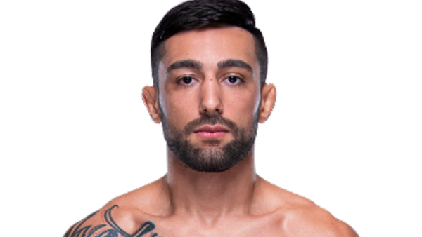 L'ancien combattant de l'UFC, Suman Mokhtarian