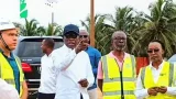 Patrice Talon inspecte les chantiers des infrastructures touristiques à Ouidah, Bénin.