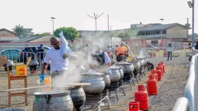 Cheffe Eden Food tient un défi culinaire de 100 marmites en 24 heures
