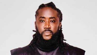 Le chanteur de reggae Élie Kamano