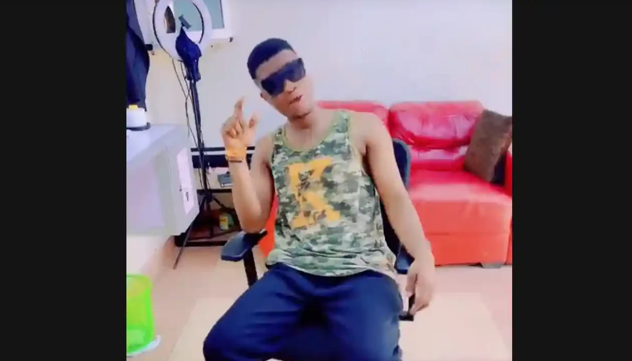 Le tiktokeur imitateur du chanteur Nikanor alias Alban de la diaspora