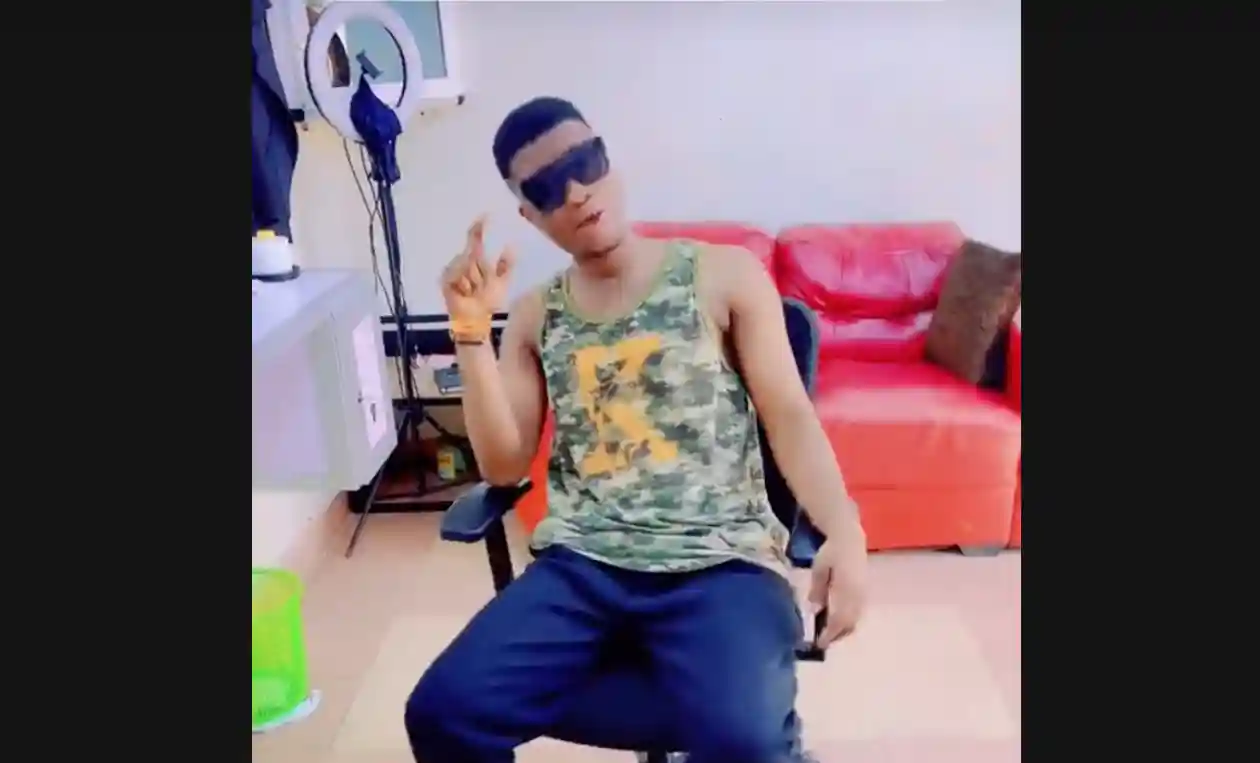 Le tiktokeur imitateur du chanteur Nikanor alias Alban de la diaspora