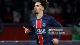 Vitinha en action sur le terrain, montrant son talent et son potentiel de futur Ballon d'Or.