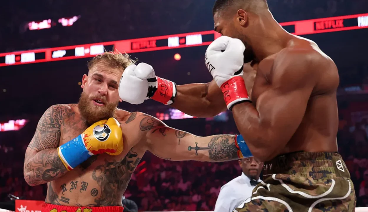 Anthony Joshua lands a right cross on Jake Paul. Photo: Ed Mulholland/Getty Images