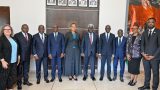 L’ambassadeur des États-Unis, Jessica Davis Ba au terme d’une audience avec le Premier ministre ivoirien Beugré Mambé.